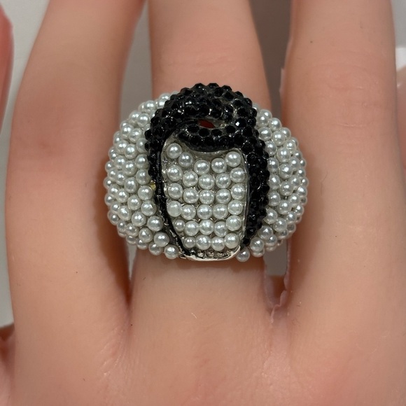 Vintage Statement Pearl & Black Rhinestone Ring - Size 7 - Picture 14 of 17